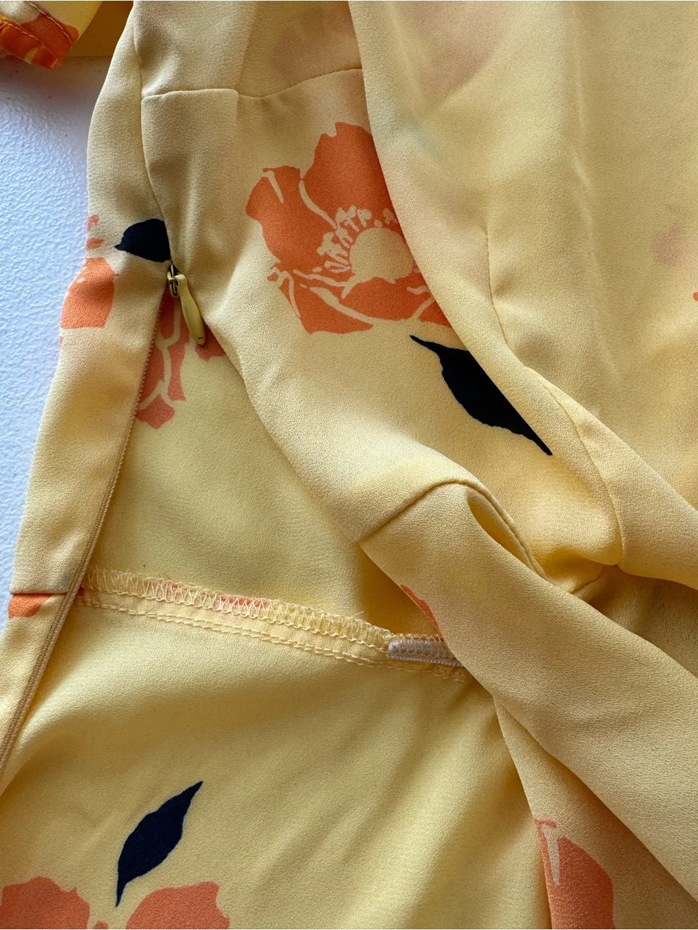 ASTR The Label Yellow Floral Surplice Peplum Blouse Puff Sleeve Top Size L